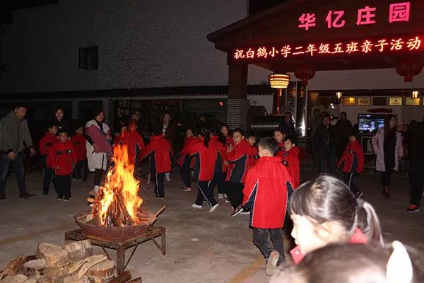 湖南華億生態(tài)農(nóng)業(yè)發(fā)展有限責(zé)任公司,株洲農(nóng)家樂(lè),湖南戶外拓展,株洲哪里好玩,自助燒烤,露營(yíng),會(huì)議團(tuán)體接待