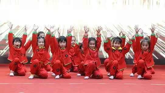 戶外拓展,自助燒烤,露營(yíng),會(huì)議團(tuán)體接待，團(tuán)建，