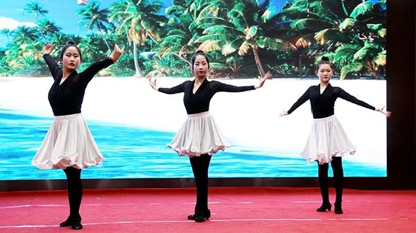 戶外拓展,自助燒烤,露營(yíng),會(huì)議團(tuán)體接待，團(tuán)建，
