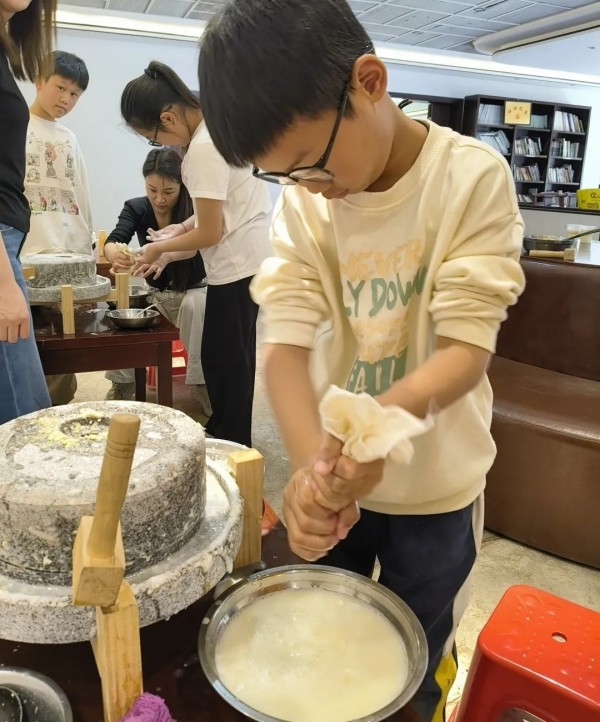 戶外拓展,自助燒烤,露營(yíng),會(huì)議團(tuán)體接待，團(tuán)建，